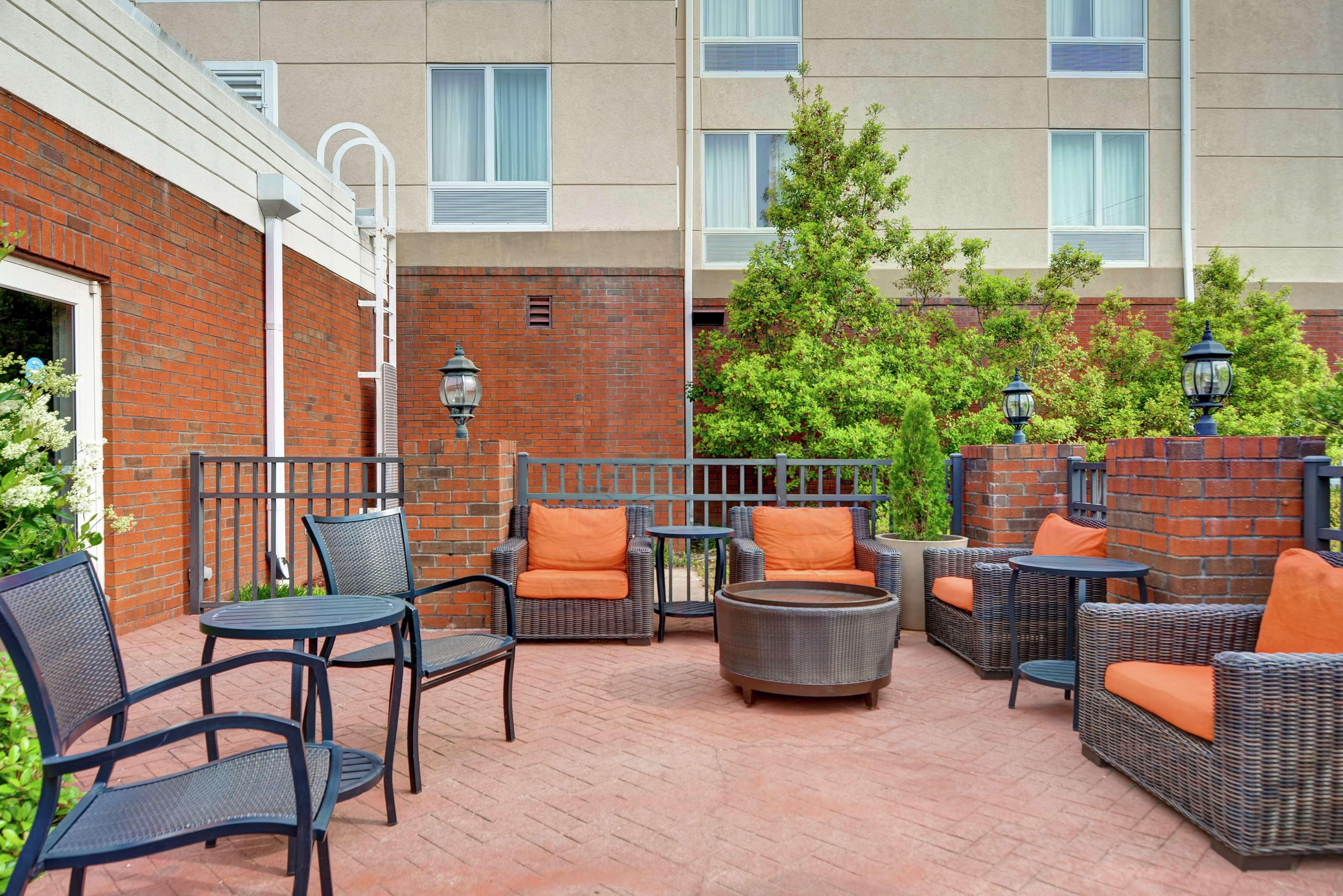 Hilton Garden Inn Хатисбург Екстериор снимка